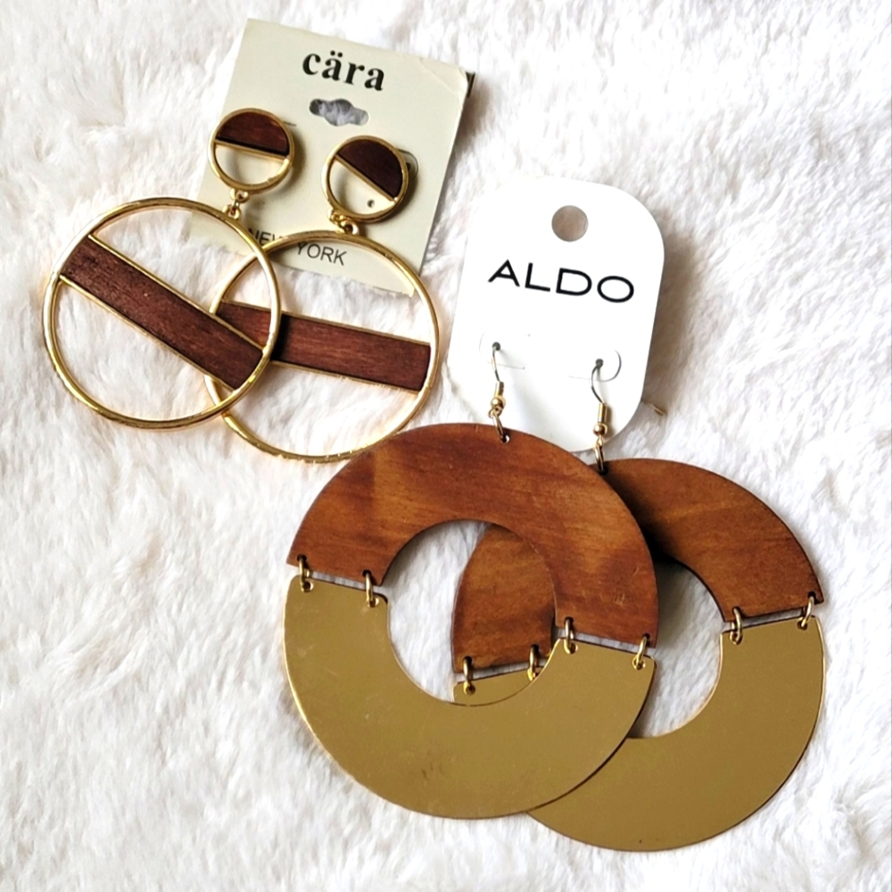 2 Pairs of Earrings